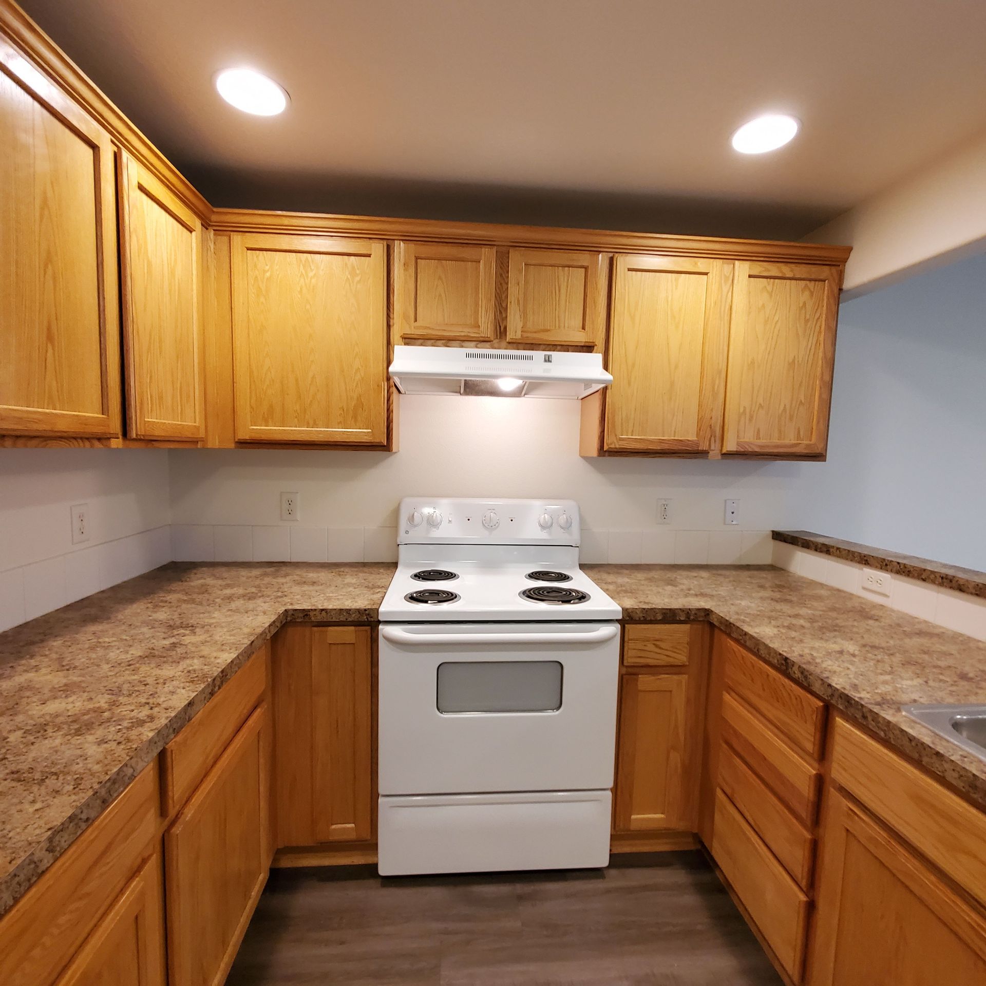Meadowridge Townhomes in Monmouth Oregon, near Western Oregon University – kitchen cabinets and stove.