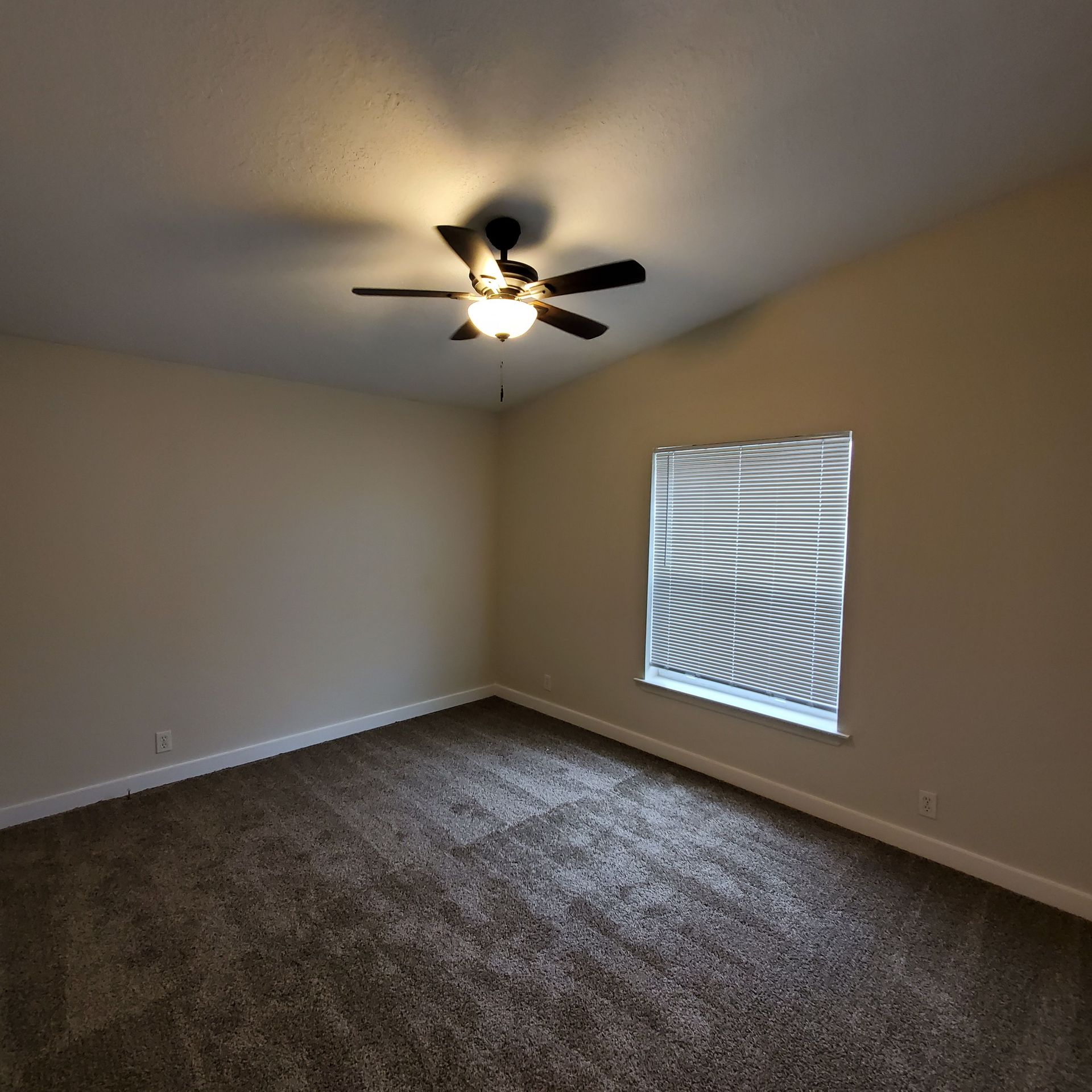 Ashwood Estates mobile homes in Tangent Oregon, five-bedroom three-bathroom – bedroom – 4.