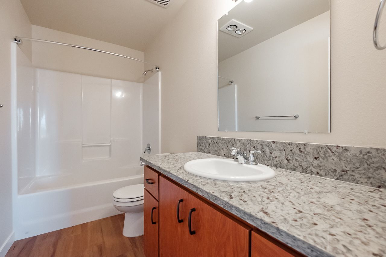 Goodnight Townhomes in Corvallis, OR, Near Oregon State University, four-bed, 2.5-bath – bathroom -1.