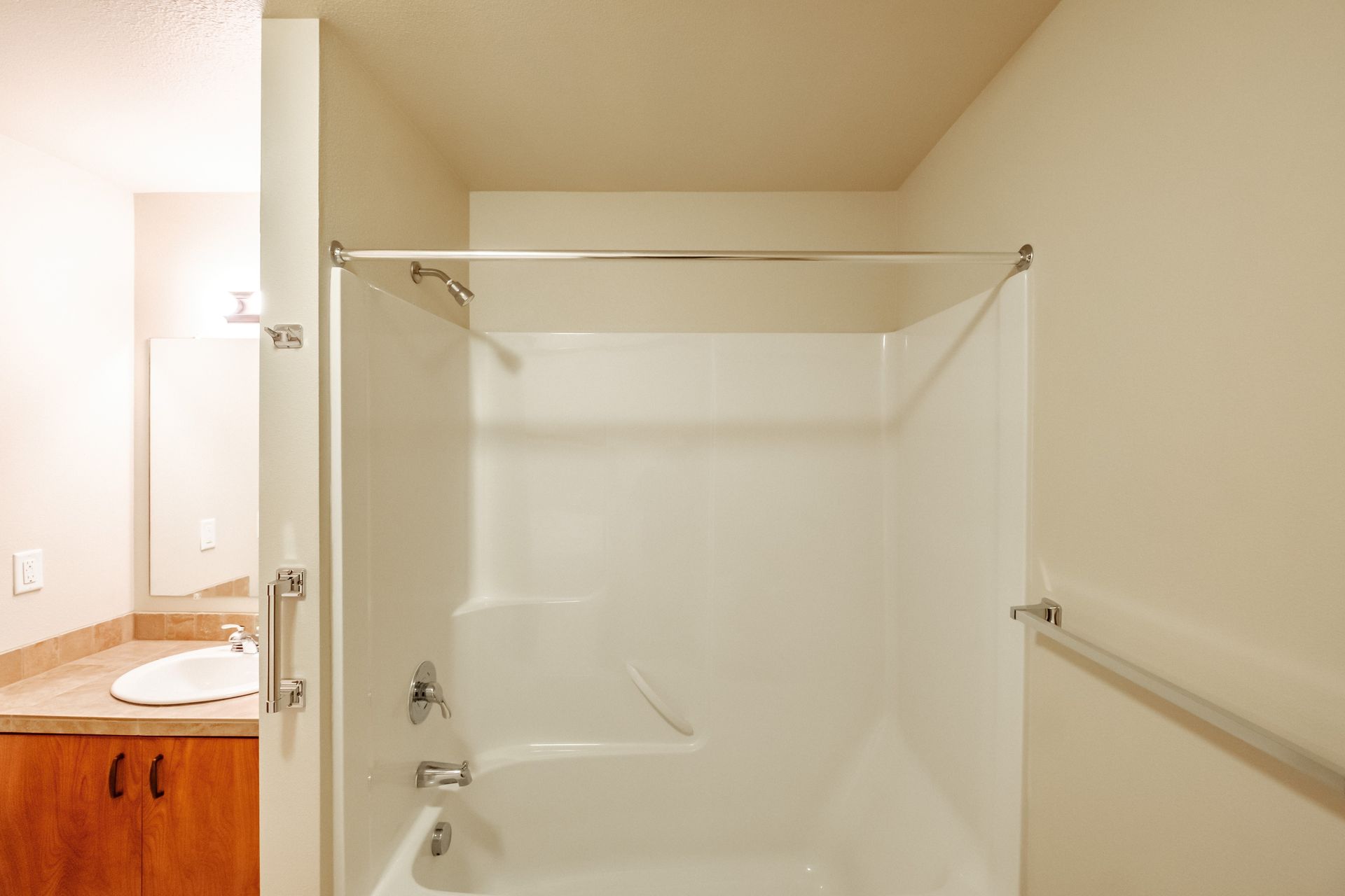 Lafayette Place Apartments in McMinnville, Oregon, near Linfield University – one-bedroom one-bath – shower.