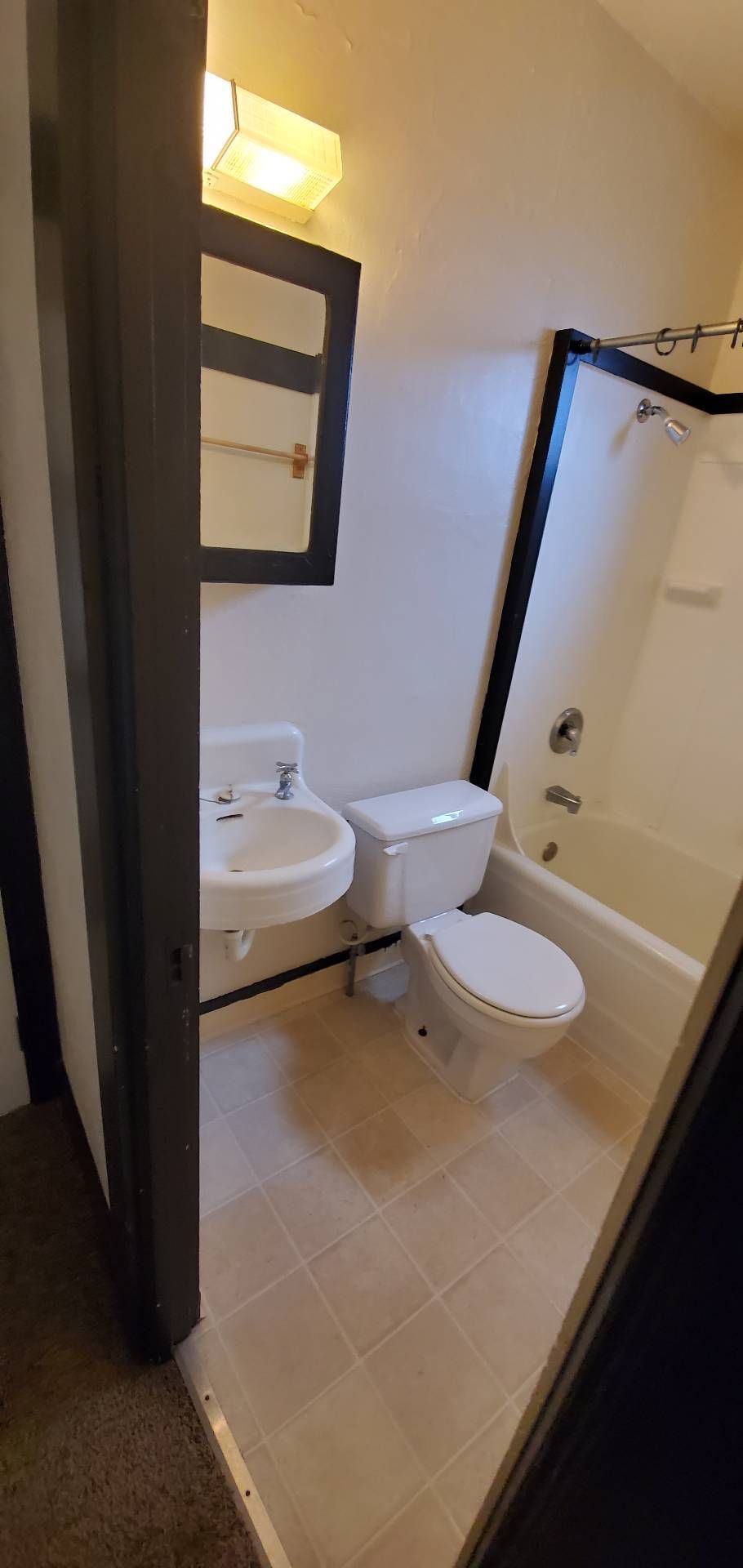 703 SW 15th St Apartments in Corvallis Oregon, near Oregon State University – Bathroom entrance.