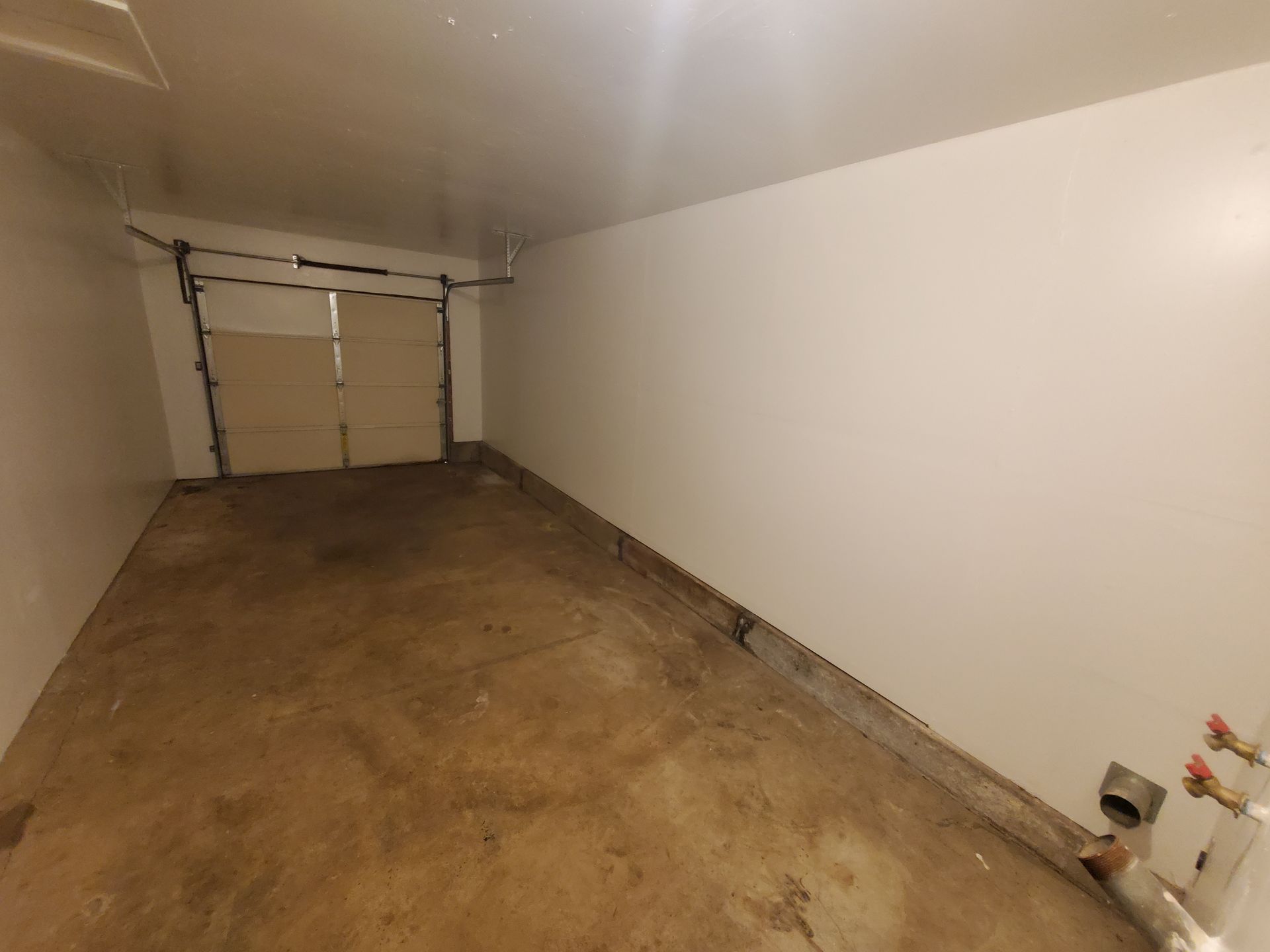 Jackson Duplexes in Albany Oregon – two bedroom one-bathroom – garage front interior. 