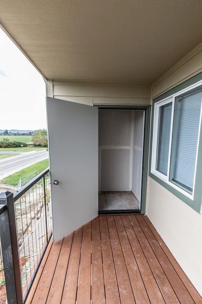 Evergreen Valley Apartments in McMinnville Oregon, near Linfield University – balcony storage room.