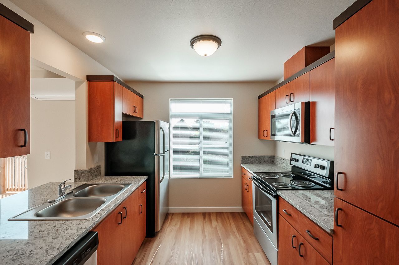 Goodnight Townhomes in Corvallis, OR, Near Oregon State University, four-bed, three-bath –kitchen, refrigerator, dishwasher.