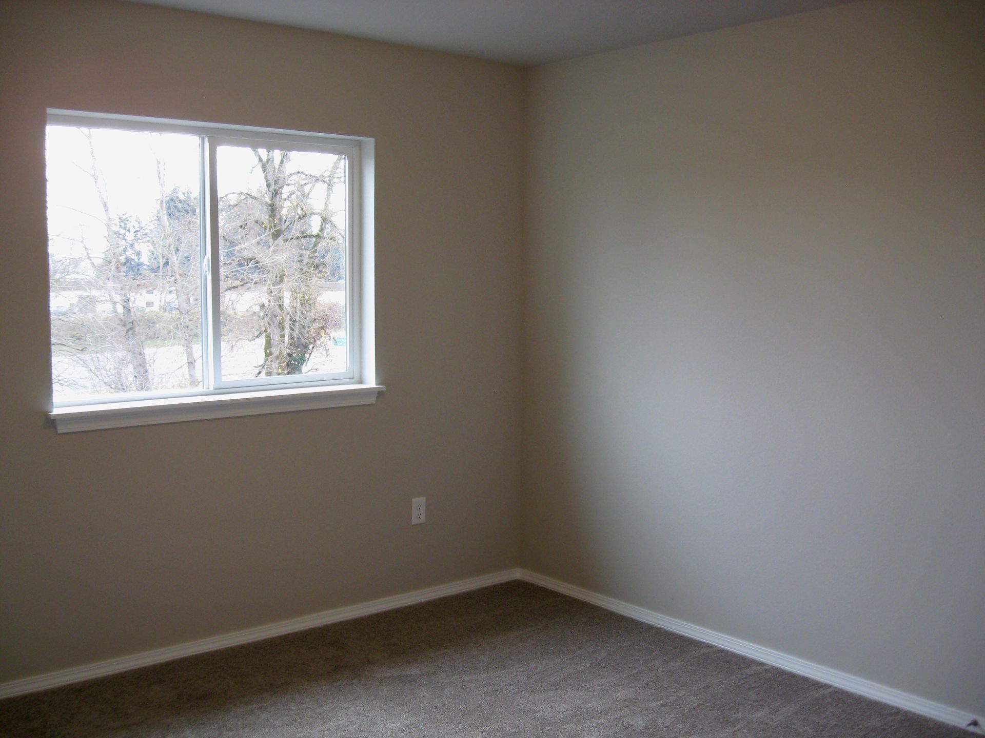 Pleasant View Apartments in Keizer Oregon, One-Bedroom one-bathroom – bedroom window.