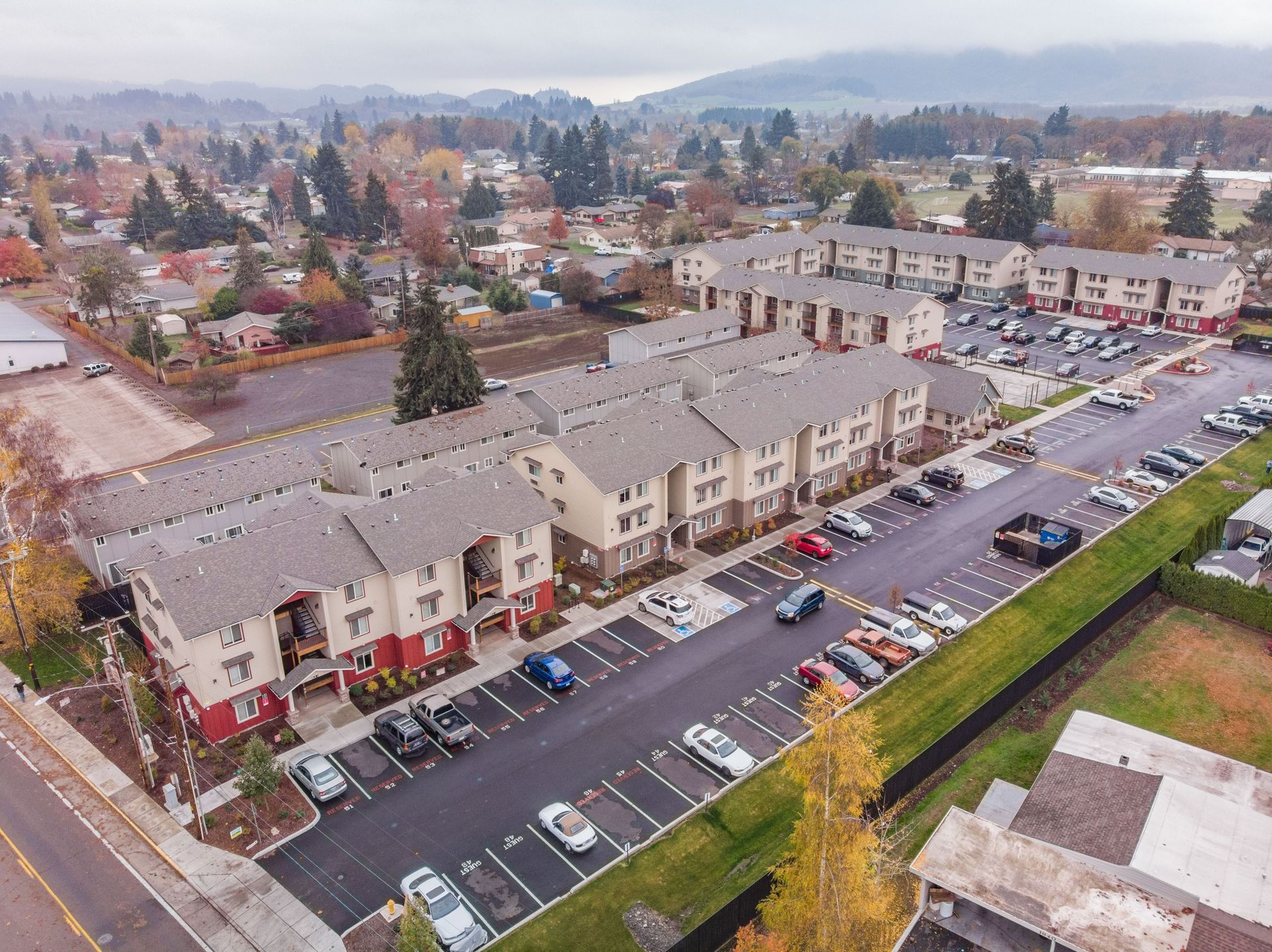 Aspen Place Apartments in Lebanon Oregon – property aerial view.