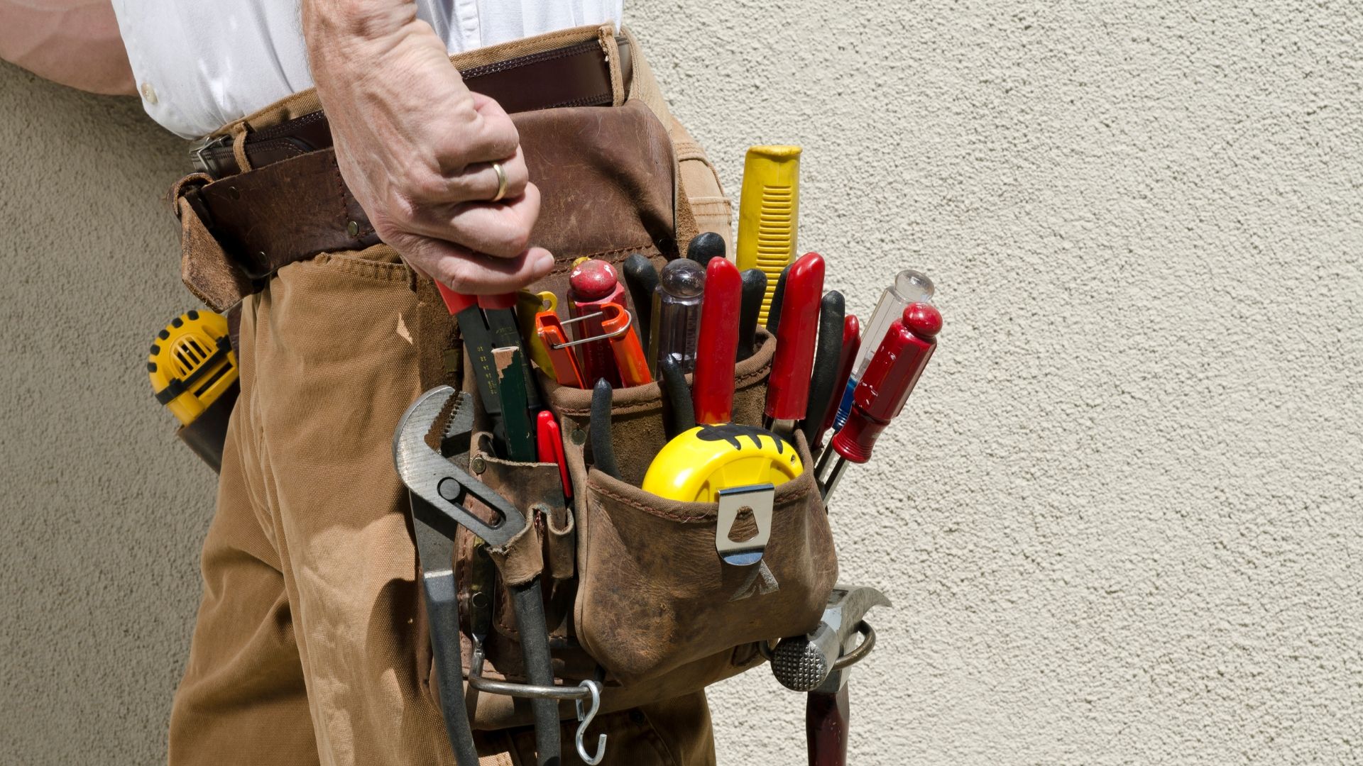 Mackay Handshake's Professional Handyman Ready In Action