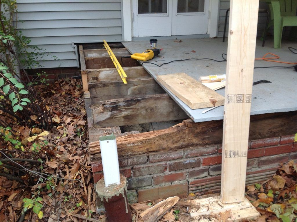 Front Porch Before Renovation — Willoughby, OH — Shiloh Painting & Home Services LLC