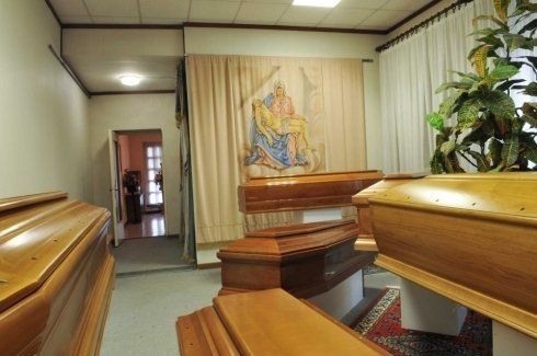 esposizione di casse da morto