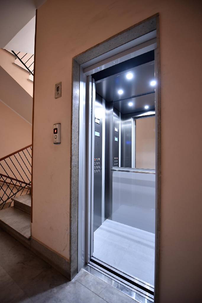 ascensore moderno