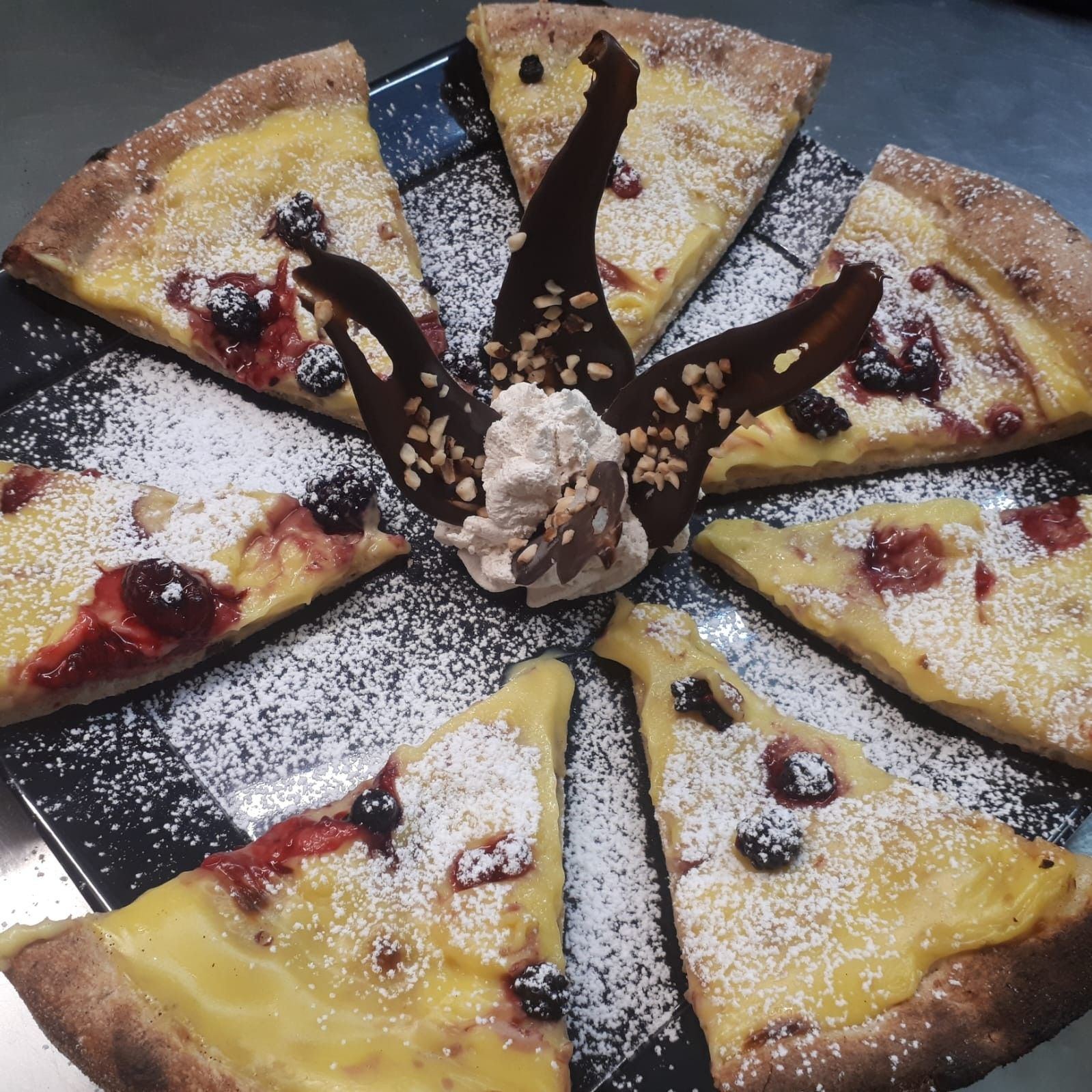 pizza cotta in forno a legna