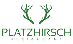 Auf dem Logo des Restaurants Platzhirsch sind zwei Hirschgeweihe zu sehen.