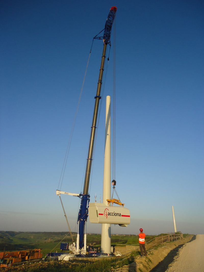 Sollevamento torre eolica