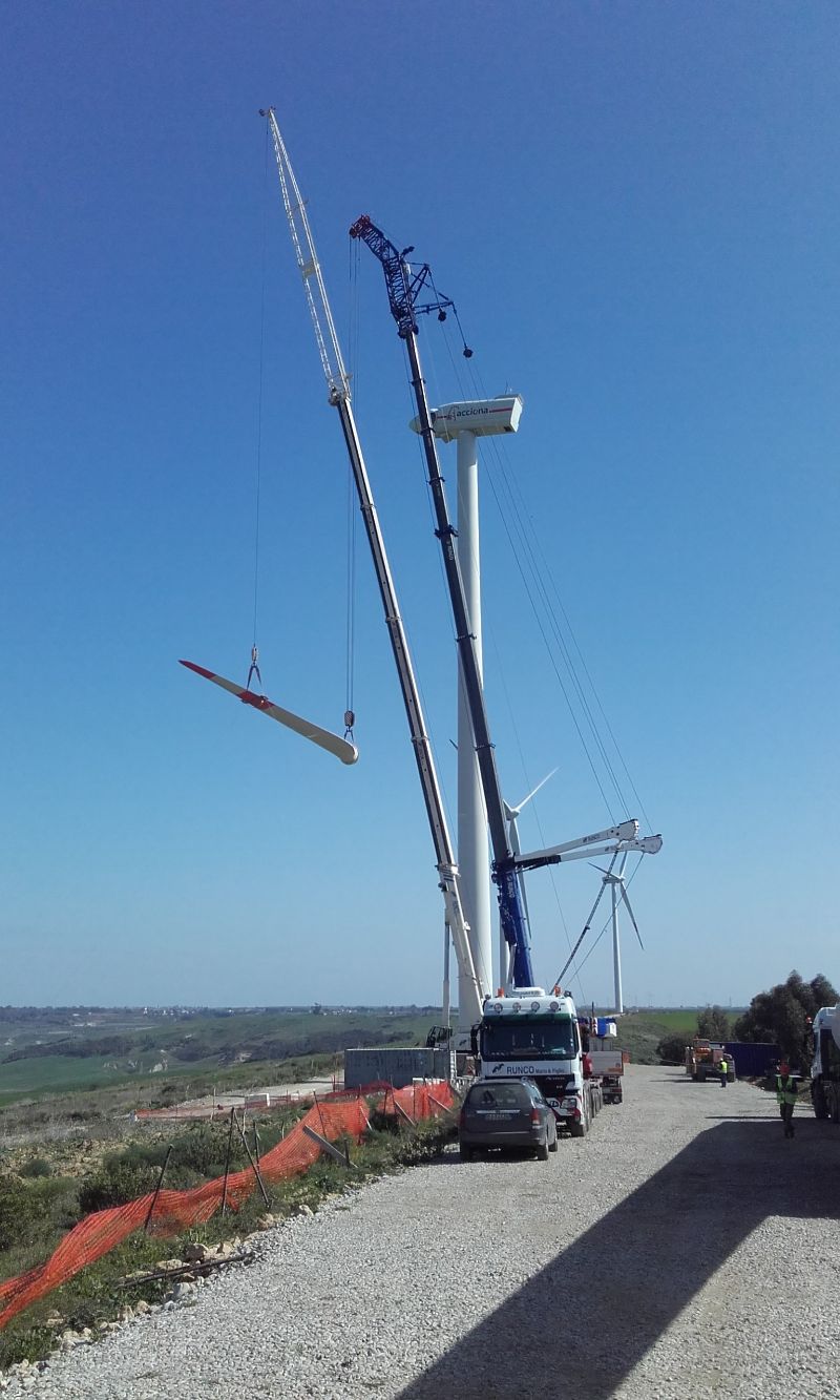 Montaggio pale per torre eolica