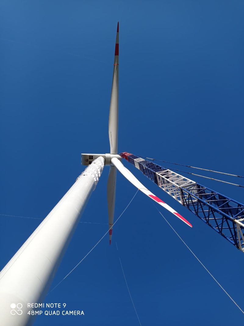 Montaggio elica per torre eolica