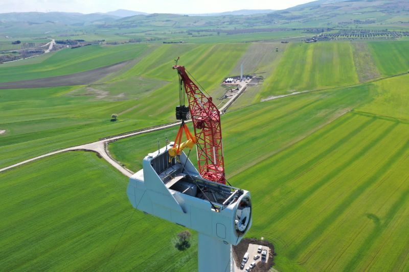 Montaggio impianto eolico