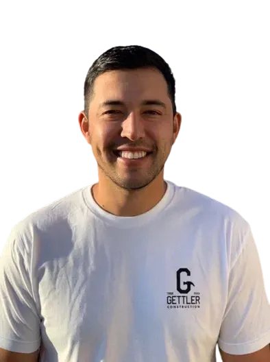 a man wearing a white shirt with the letter g on it