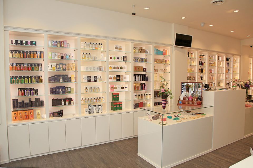 espositori in vetro e legno per negozio