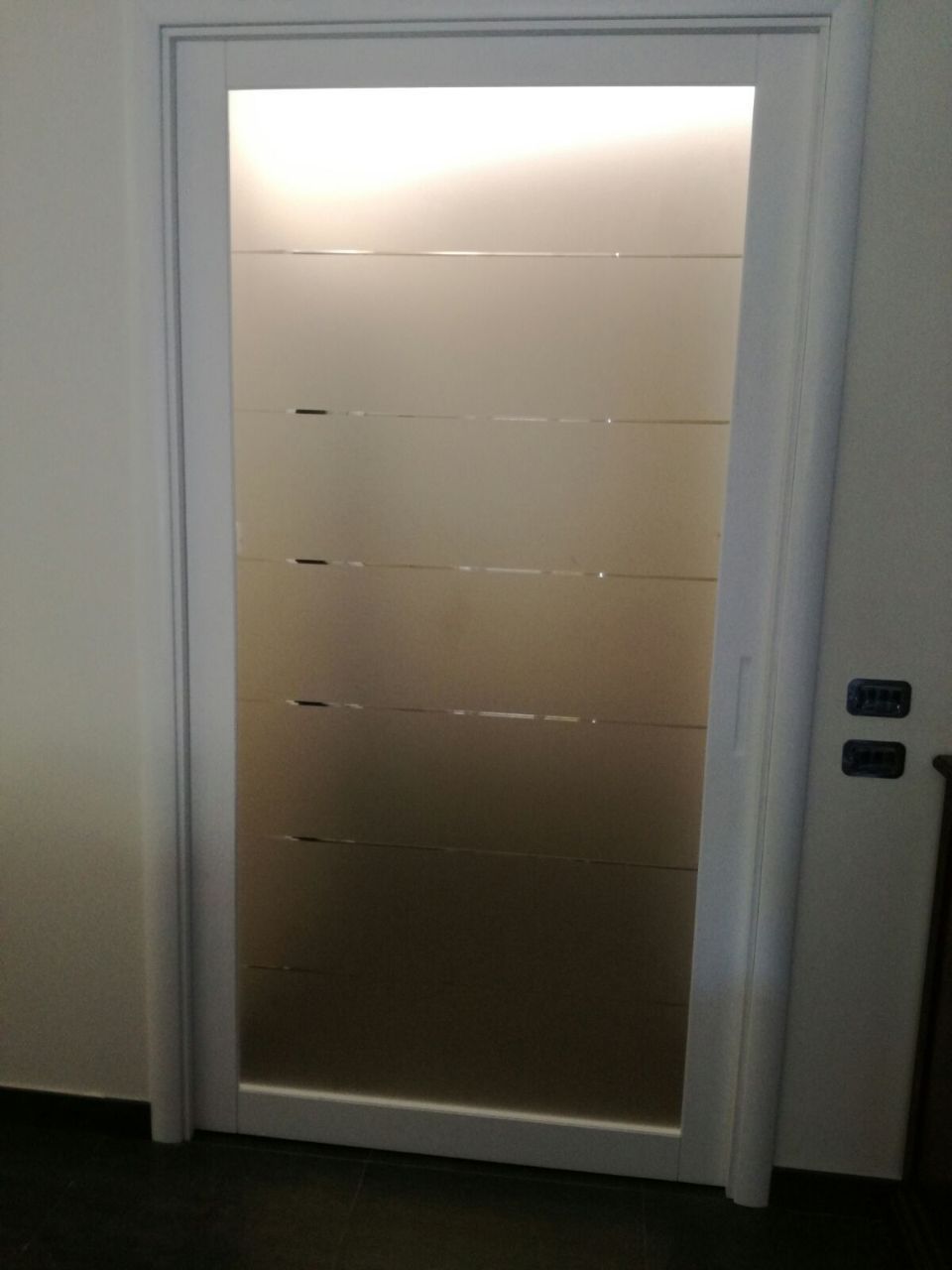 porta scorrevole in vetro satinato