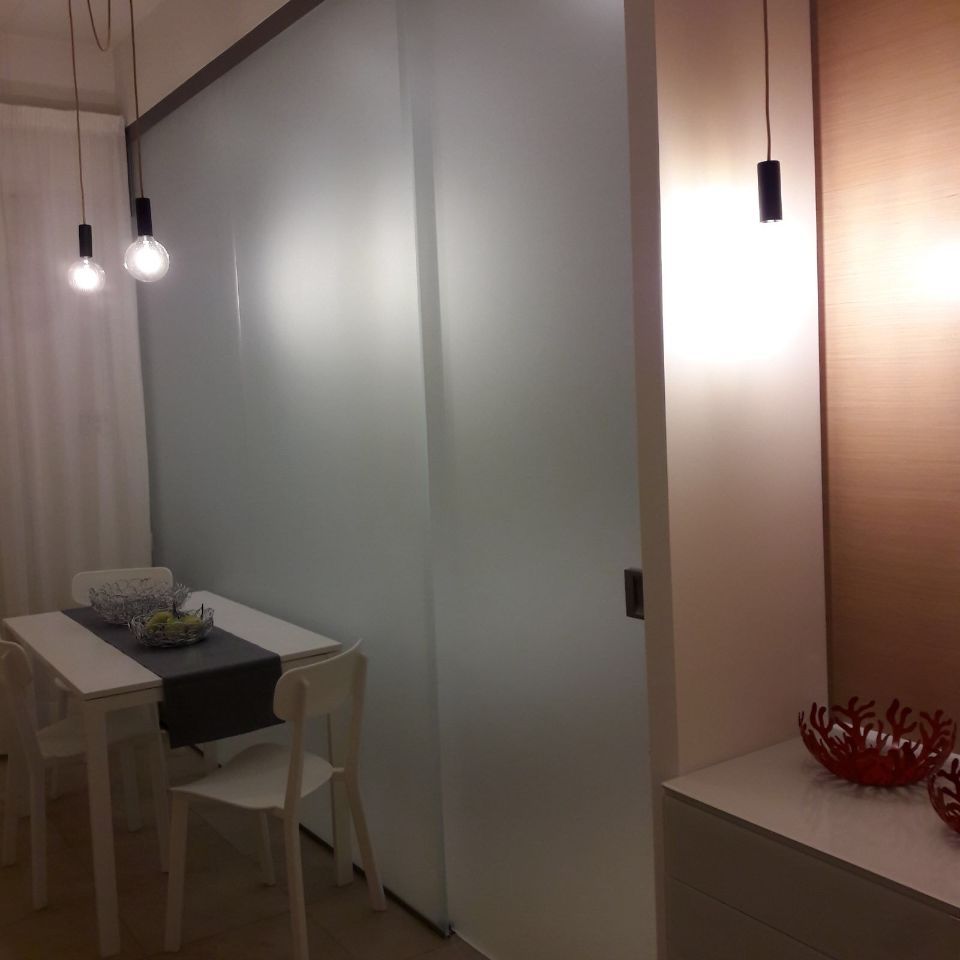 armadio con porte in vetro