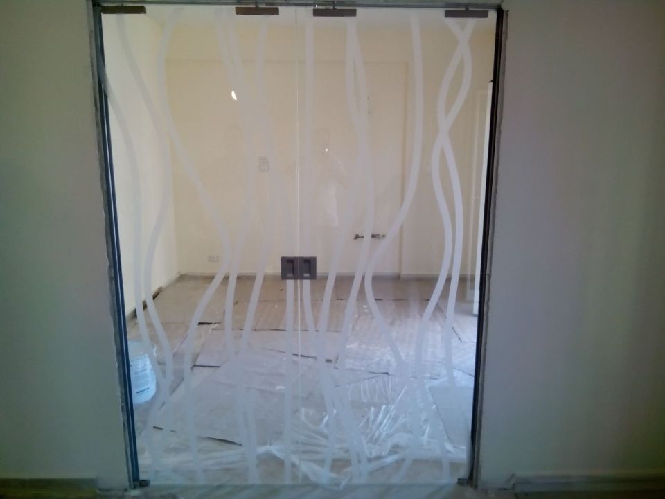 installazione portoncino in vetro