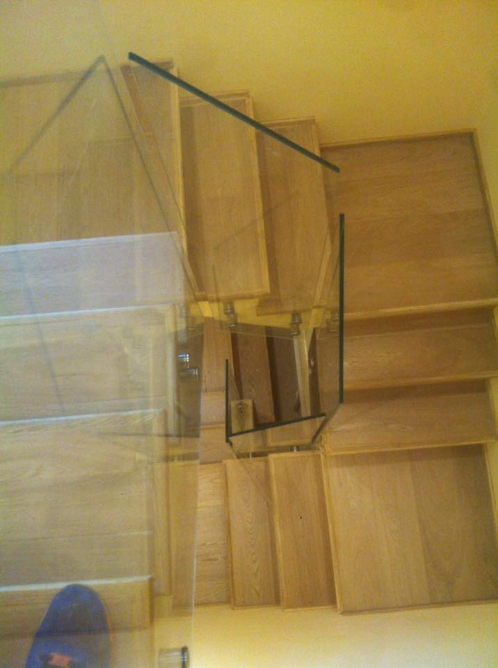 scala da interni in vetro e legno