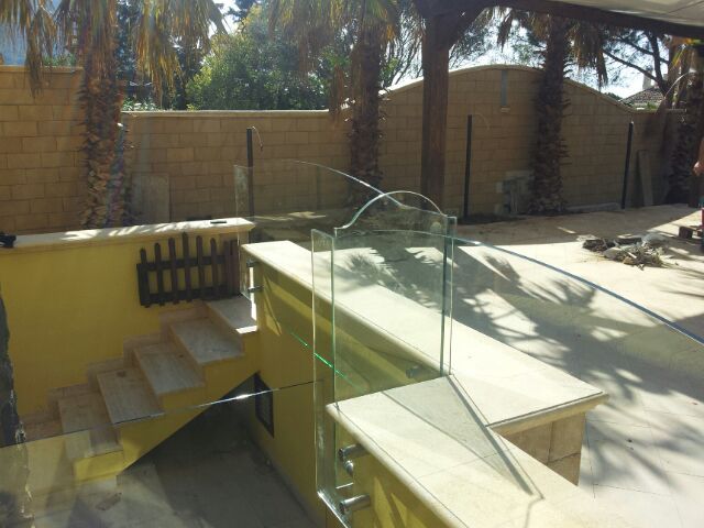 ringhiera esterna in vetro per balcone