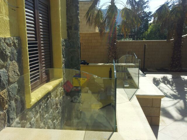 ringhiera in vetro per balcone