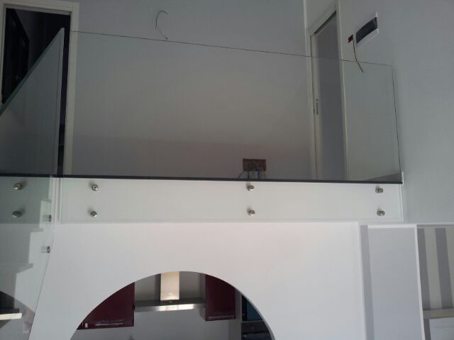 parapetto in cristallo per loft