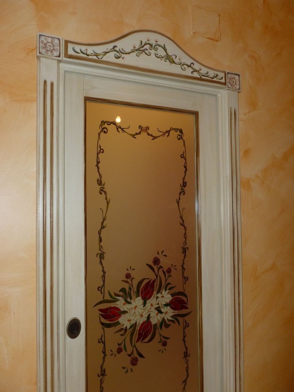 porta con vetro decorato