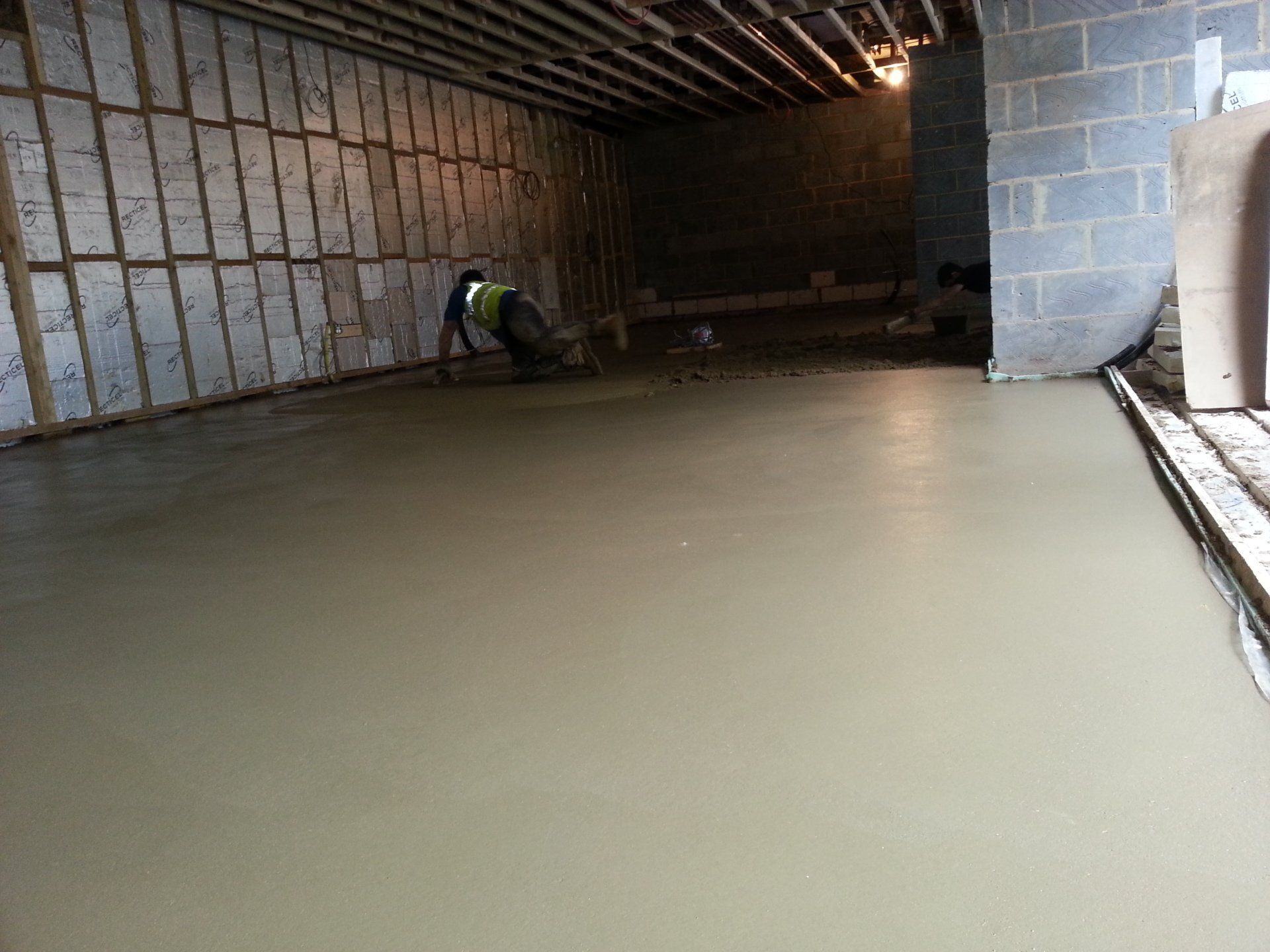 Fast drying screed