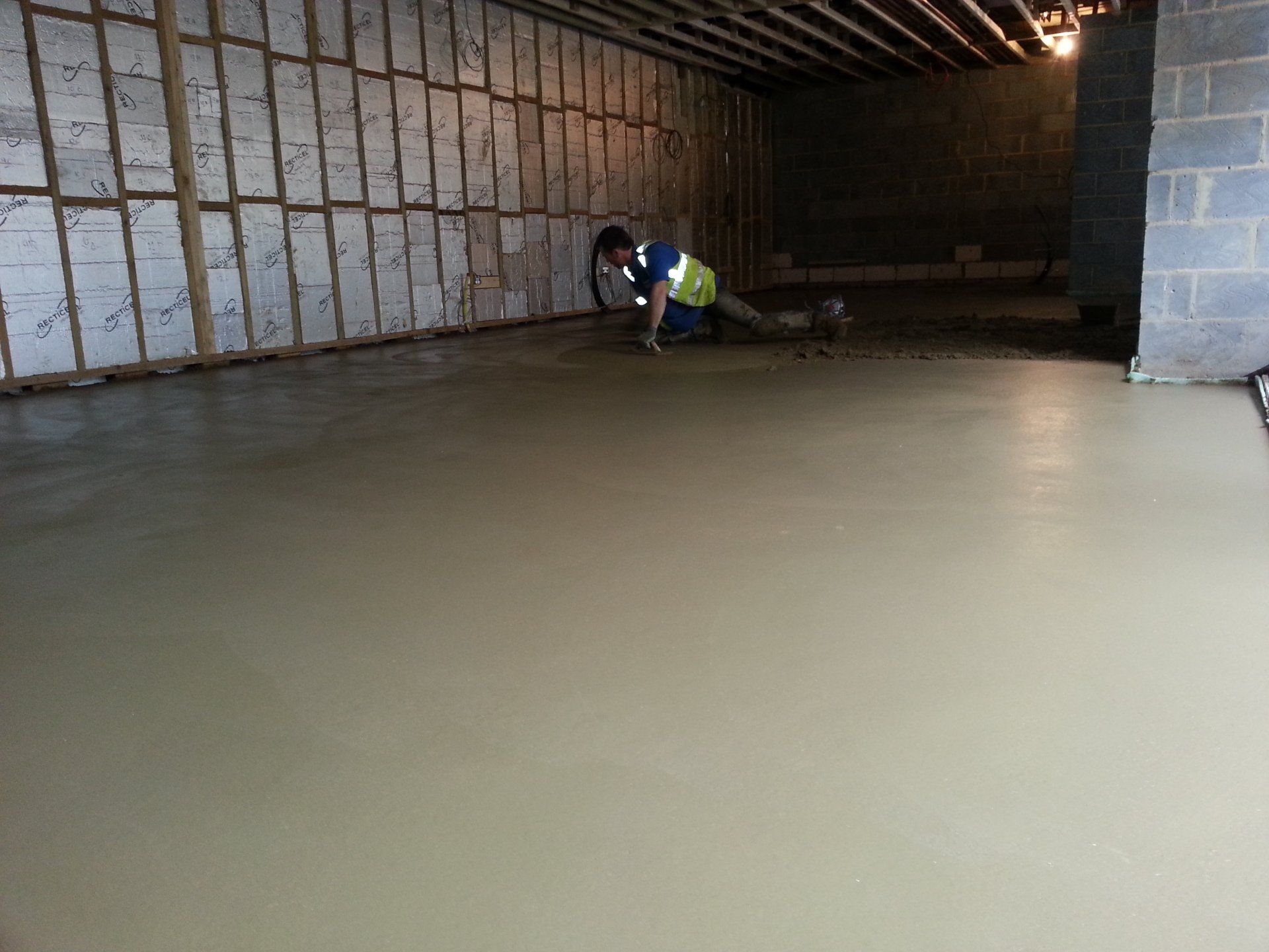 Fast drying screed
