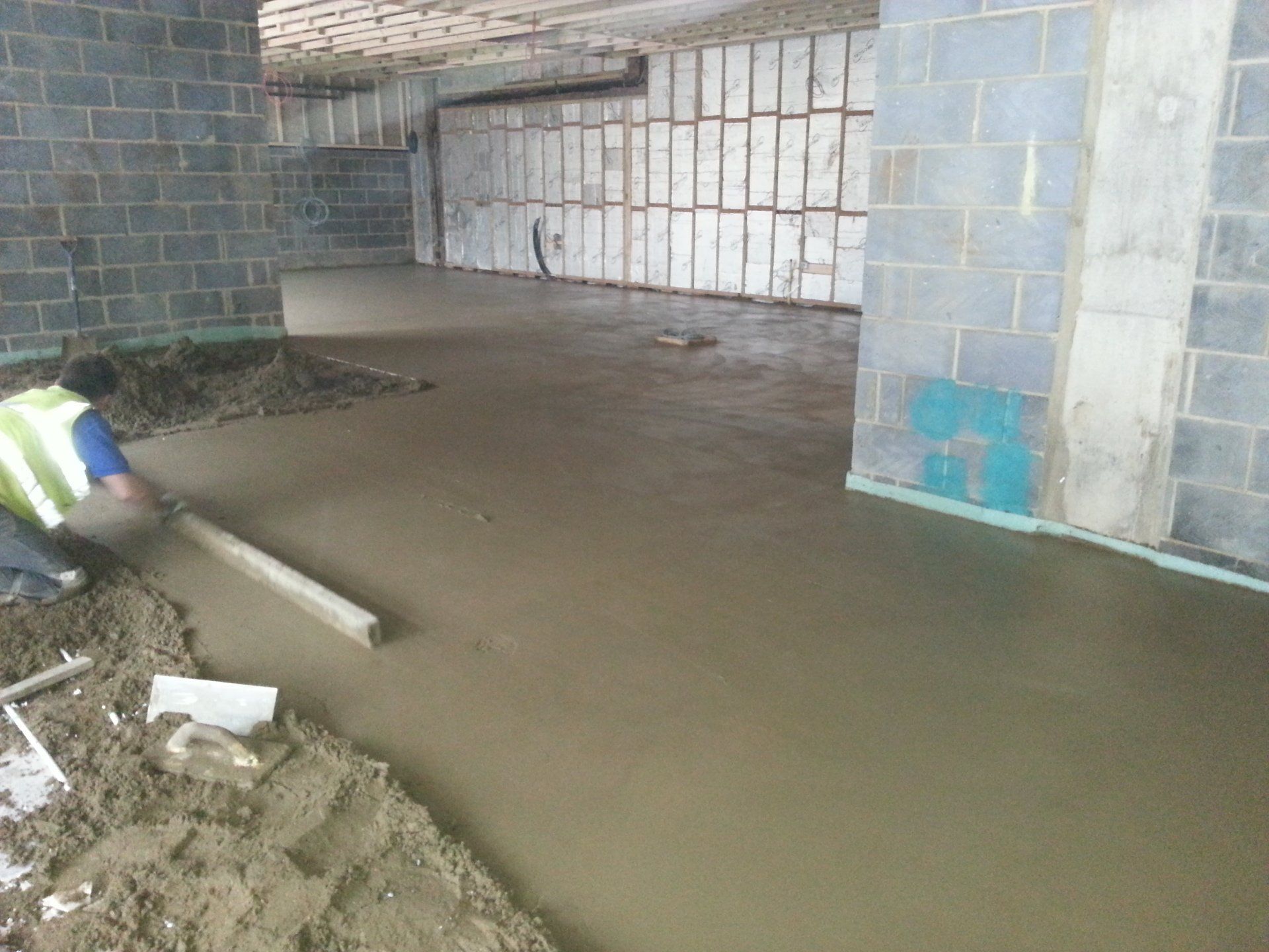 Fast drying screed