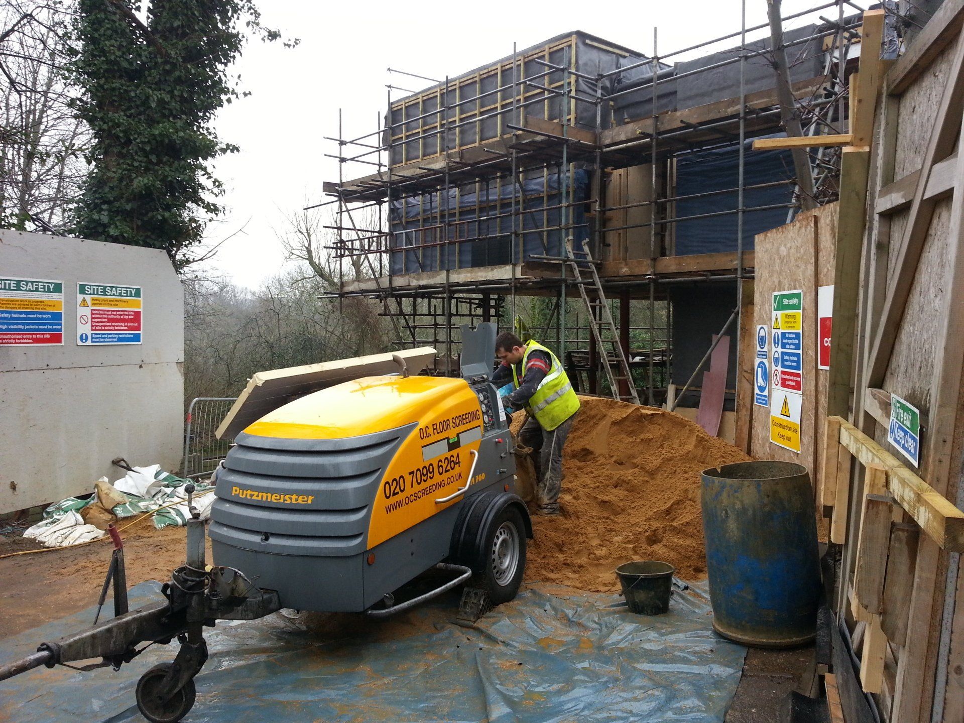 Fast drying screed