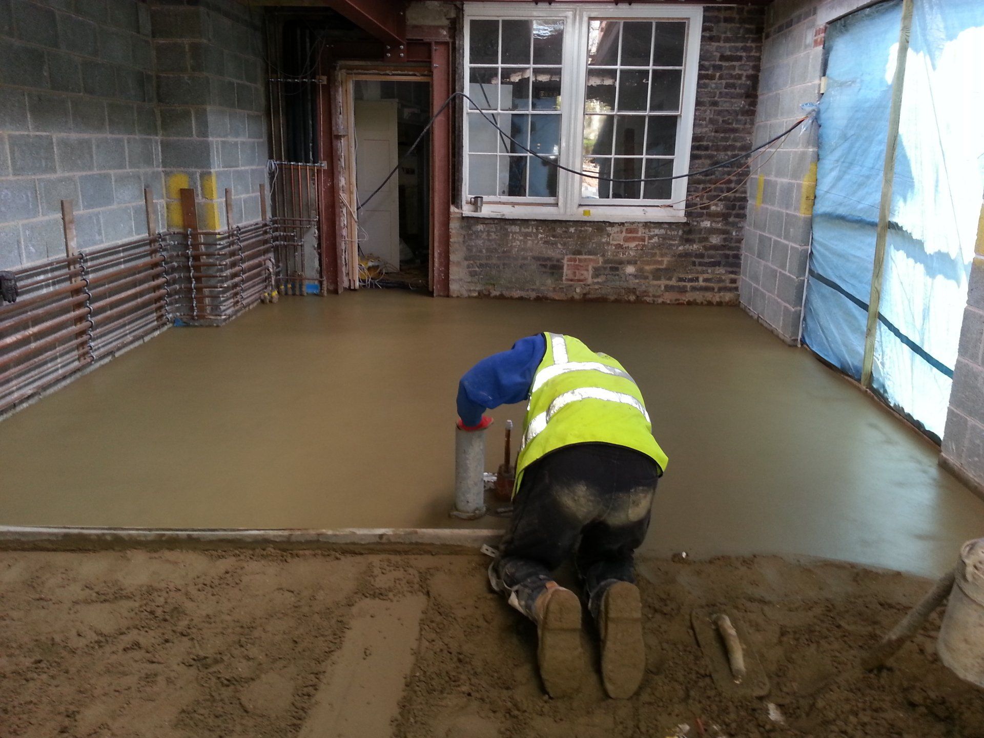 Fast drying screed