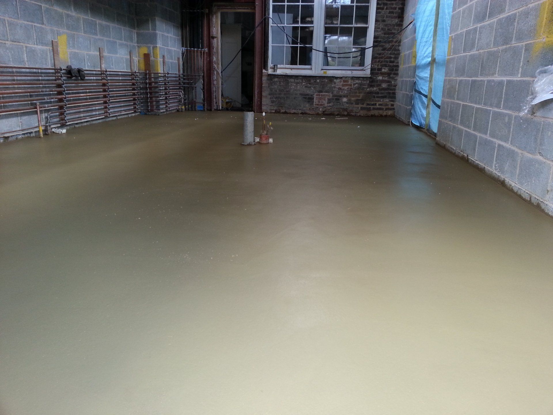 Fast drying screed
