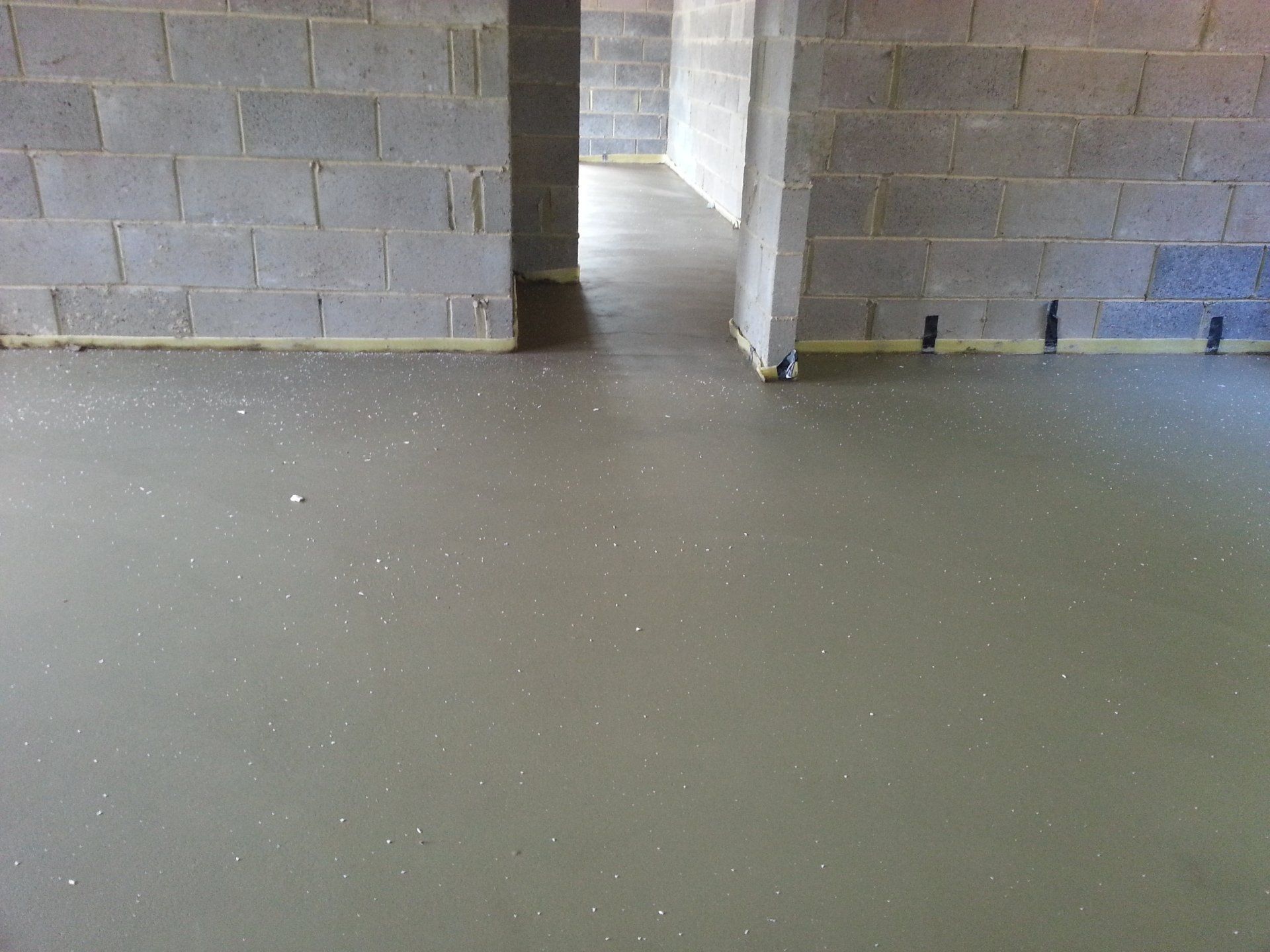 Fast drying screed