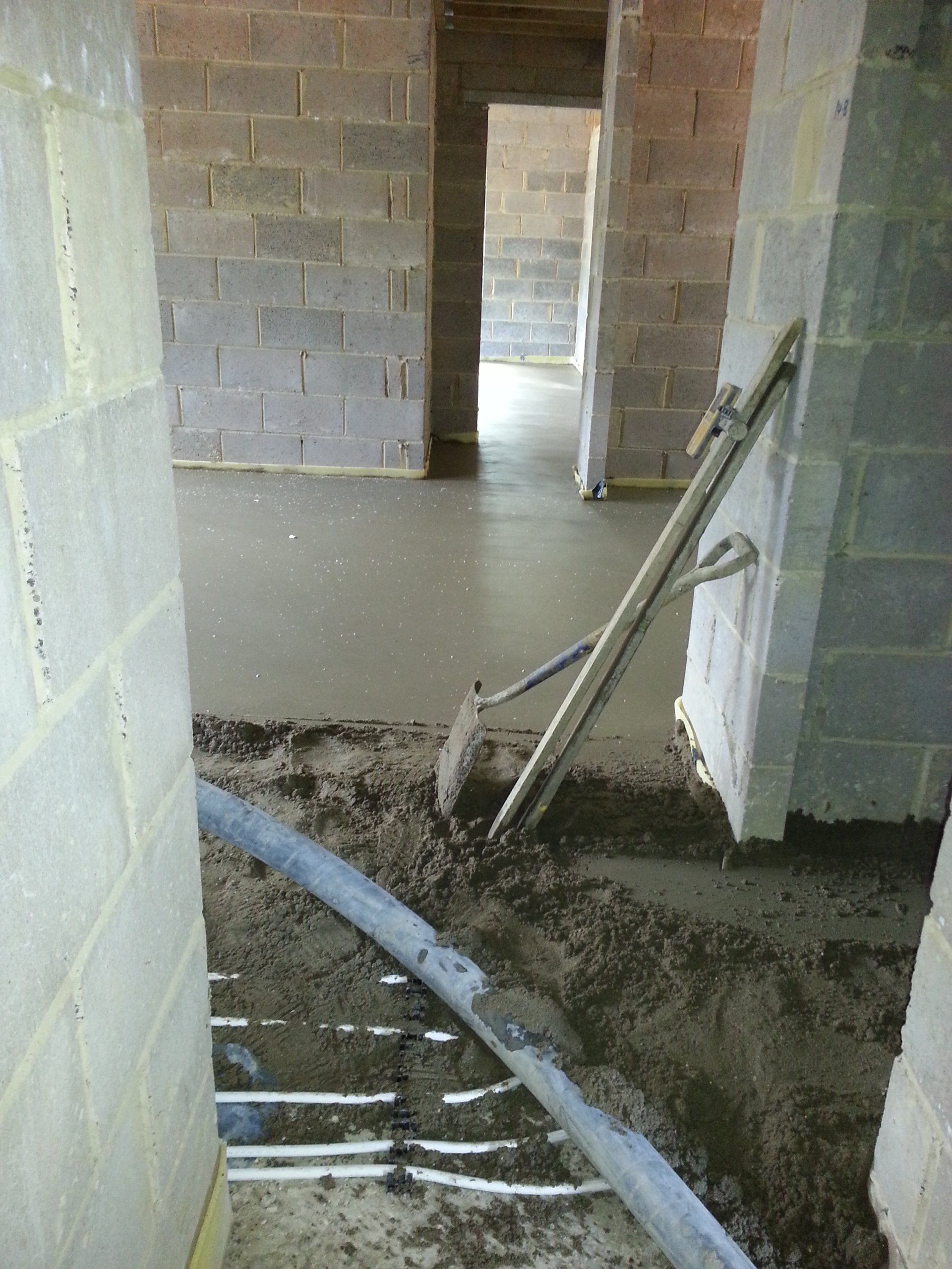 Fast drying screed