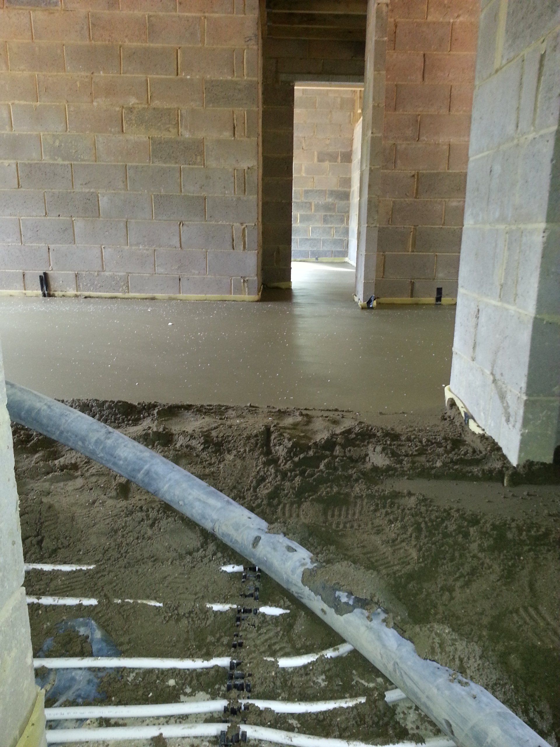 Fast drying screed