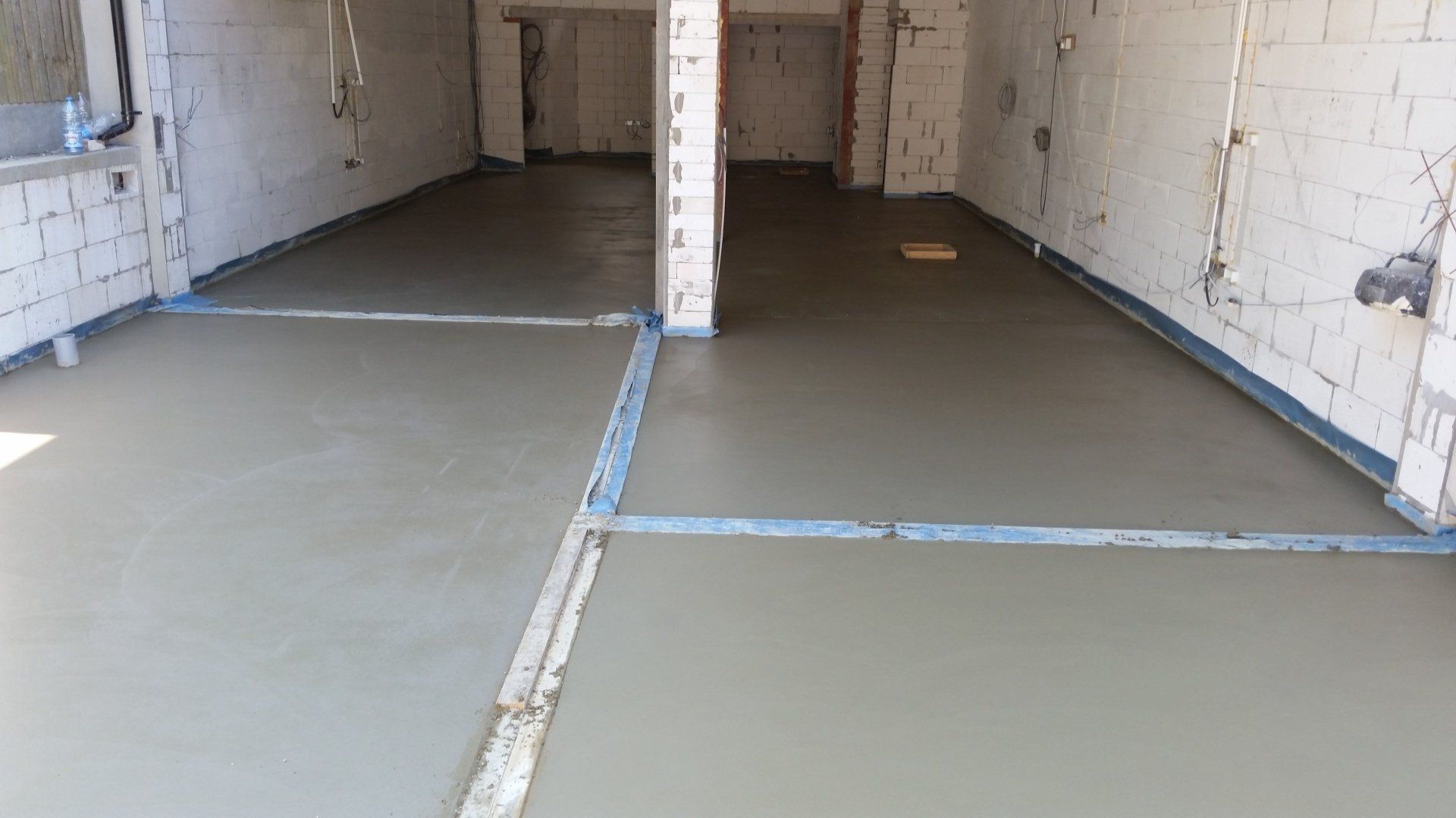 Fast drying screed