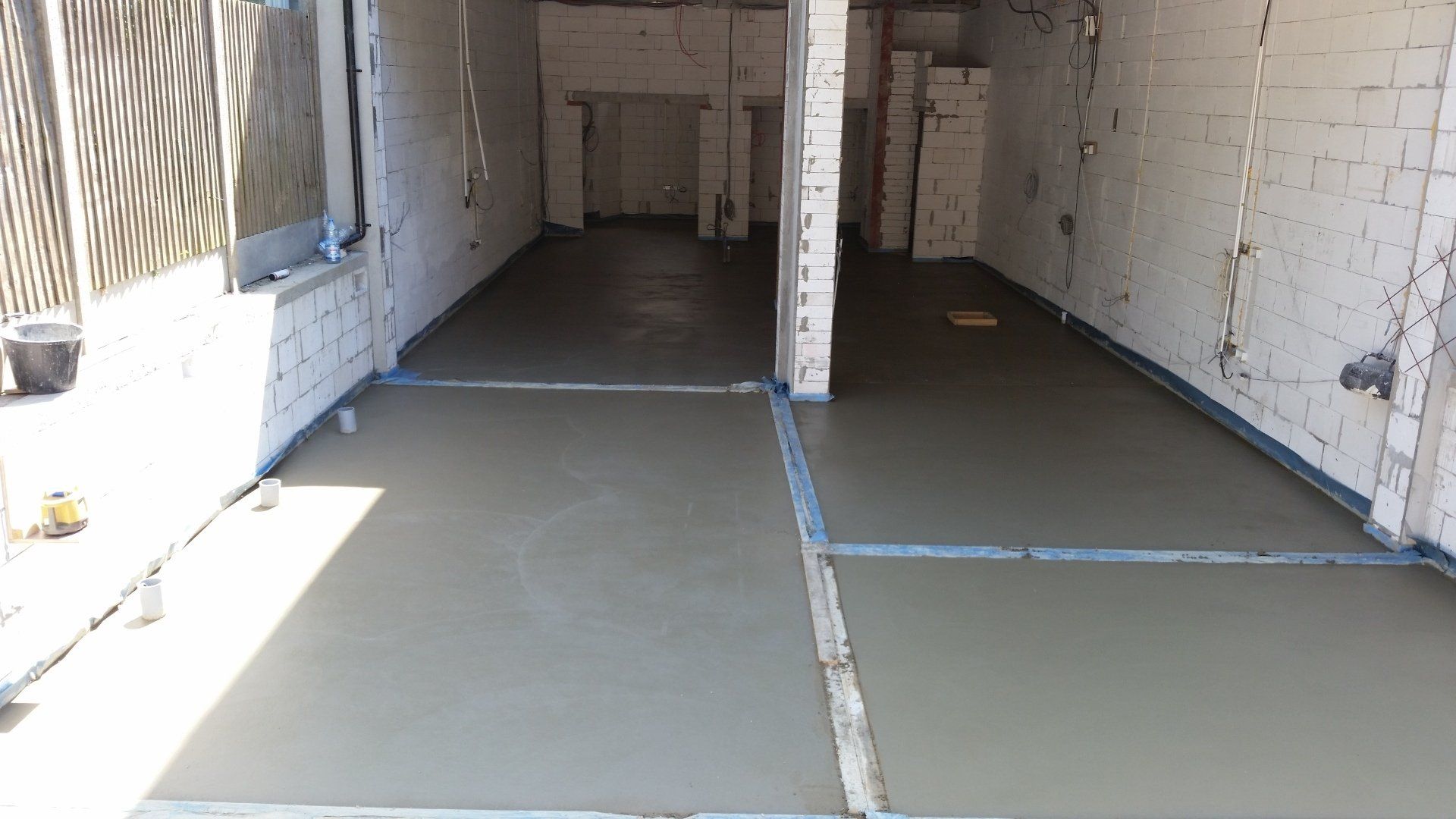 Fast drying screed