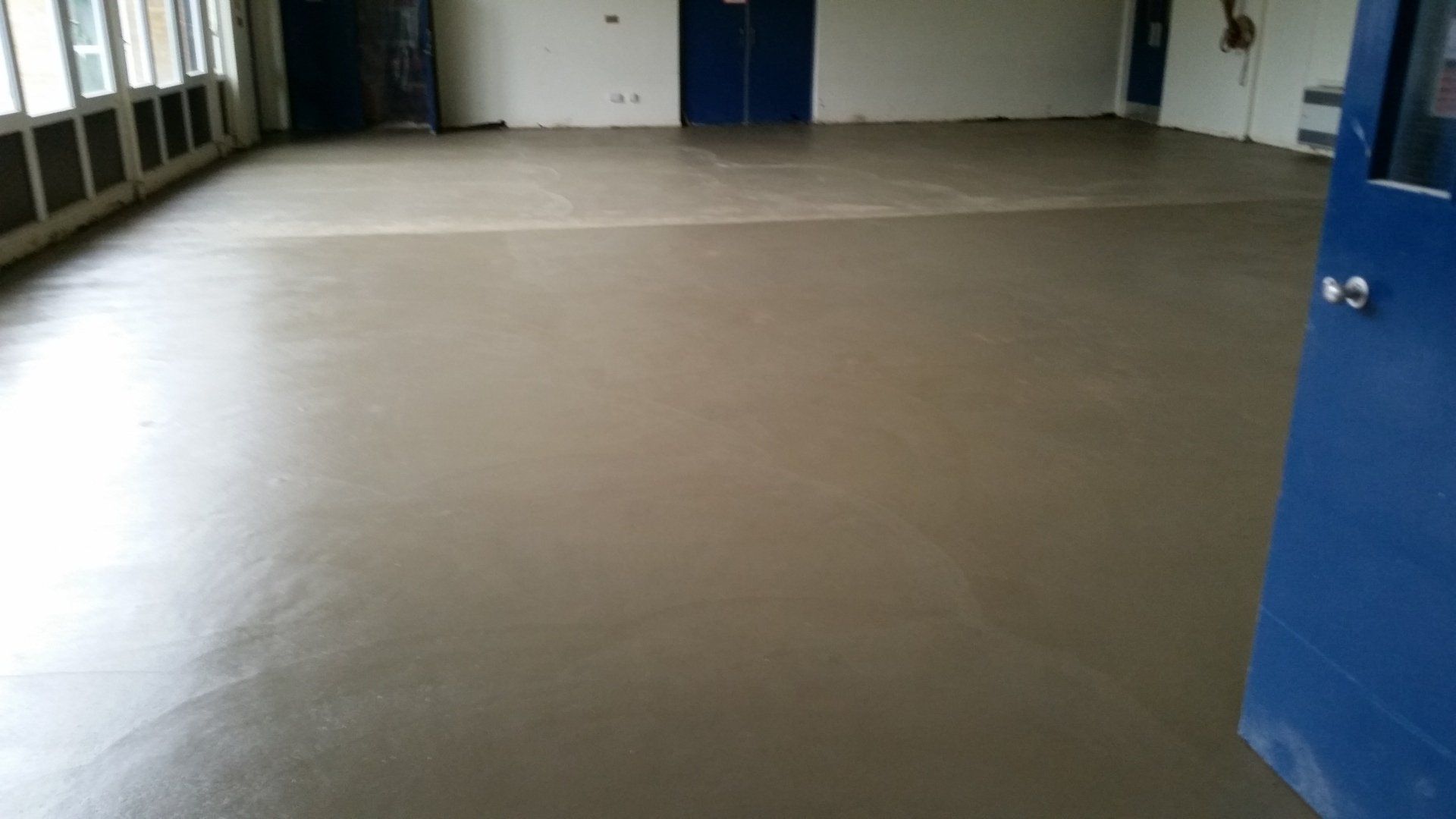 Fast drying screed