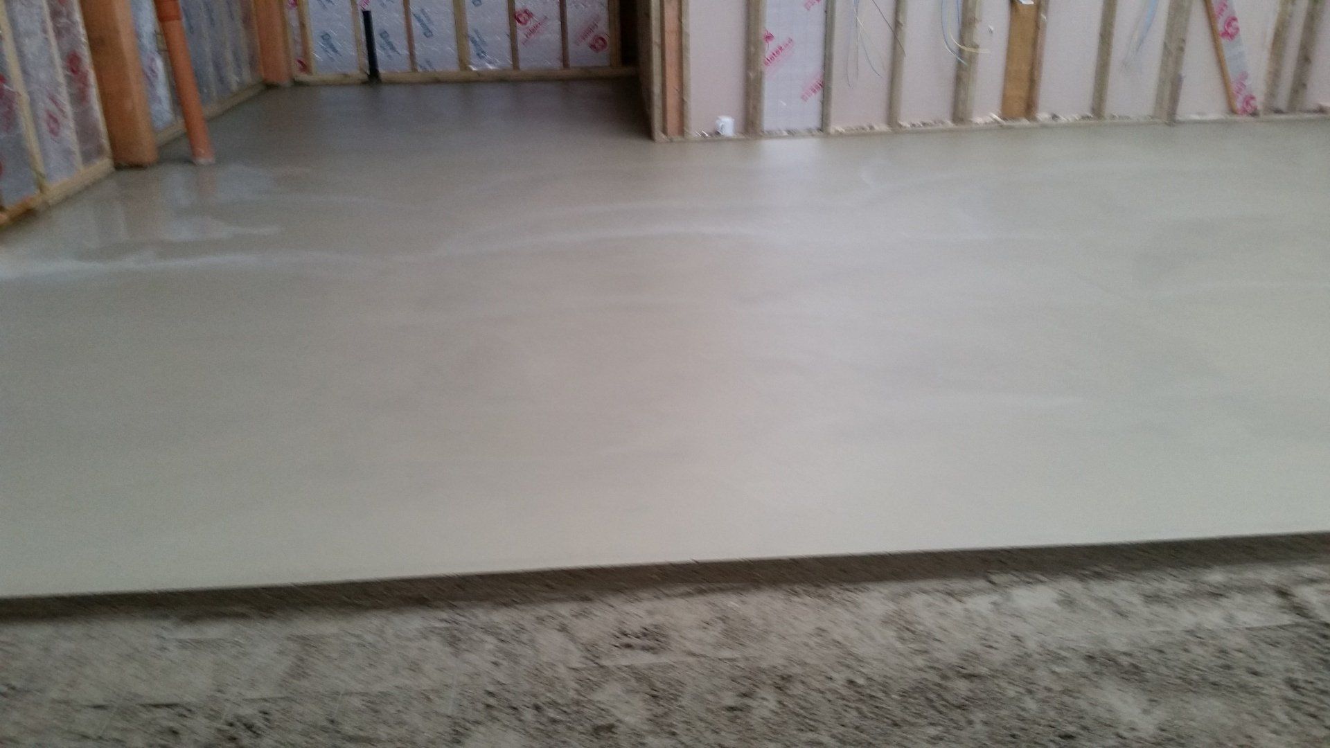 Fast drying screed