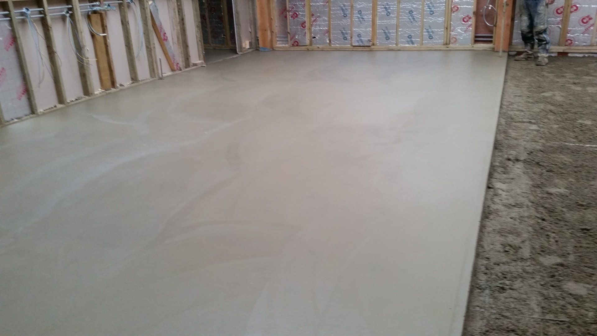 Fast drying screed