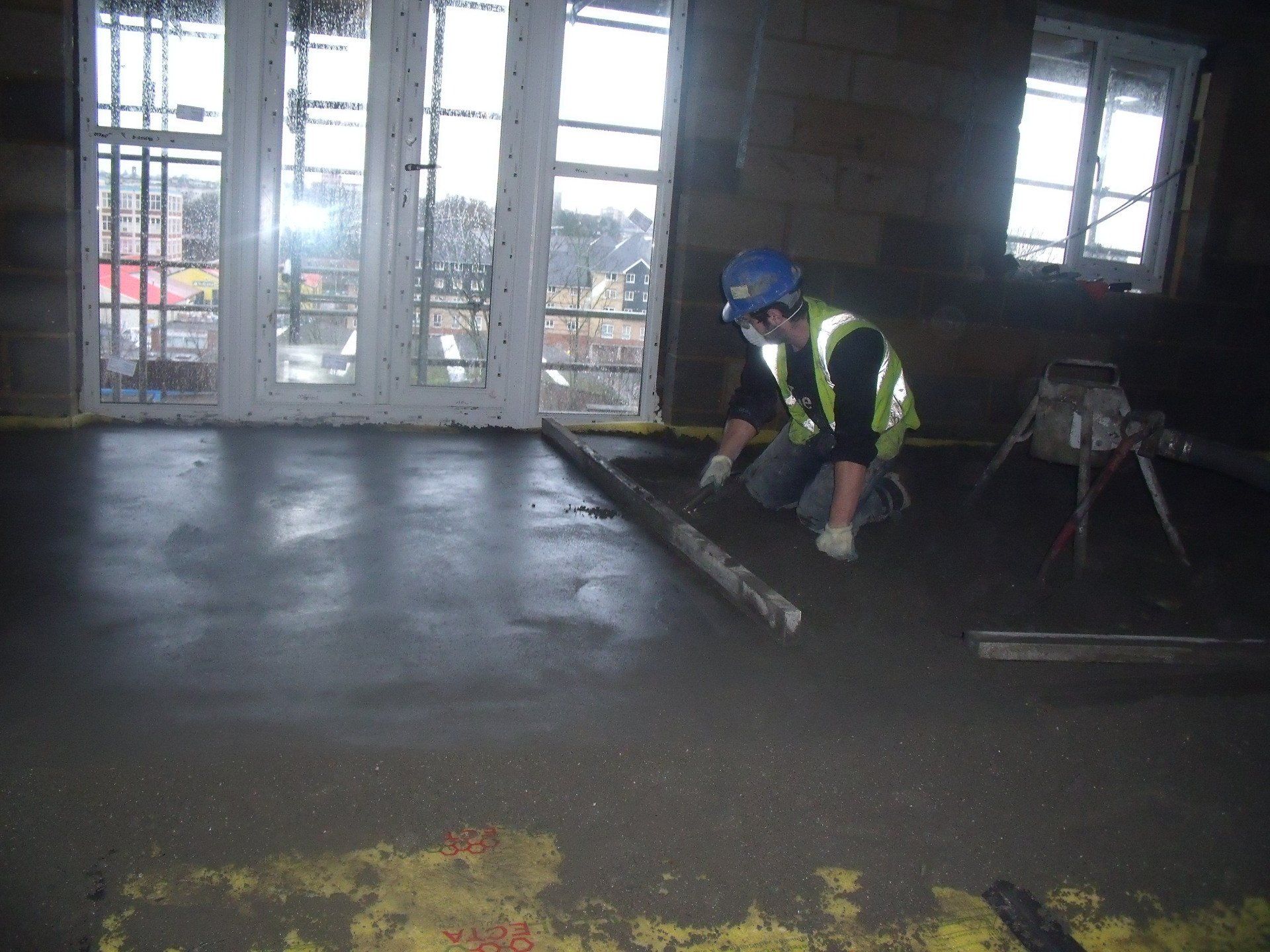 Fast drying screed