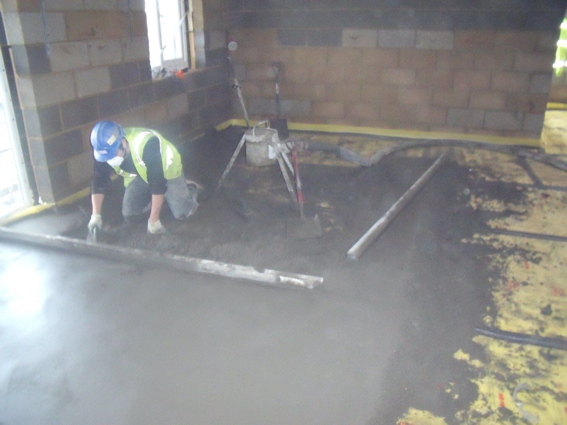 Fast drying screed