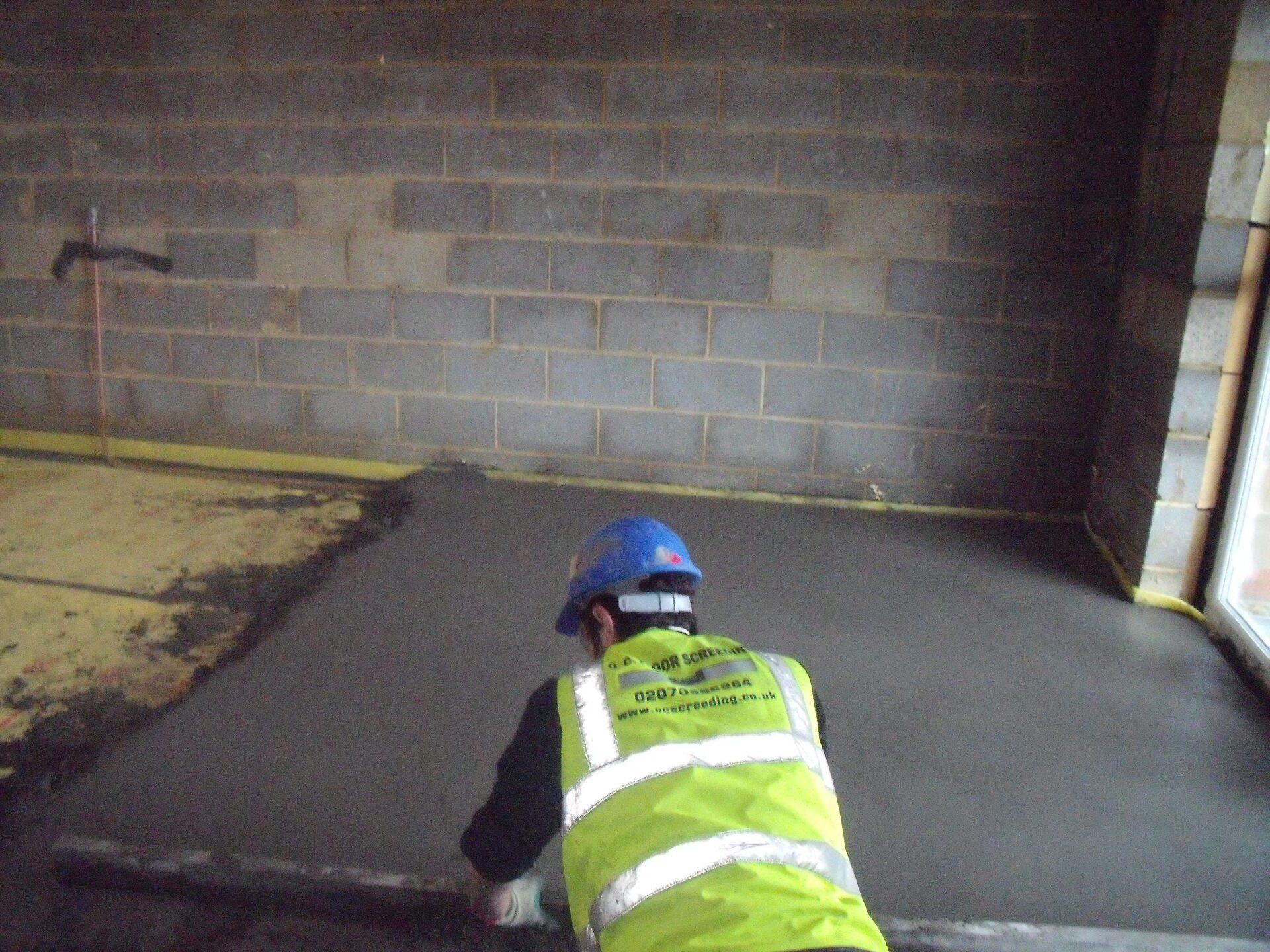 Fast drying screed