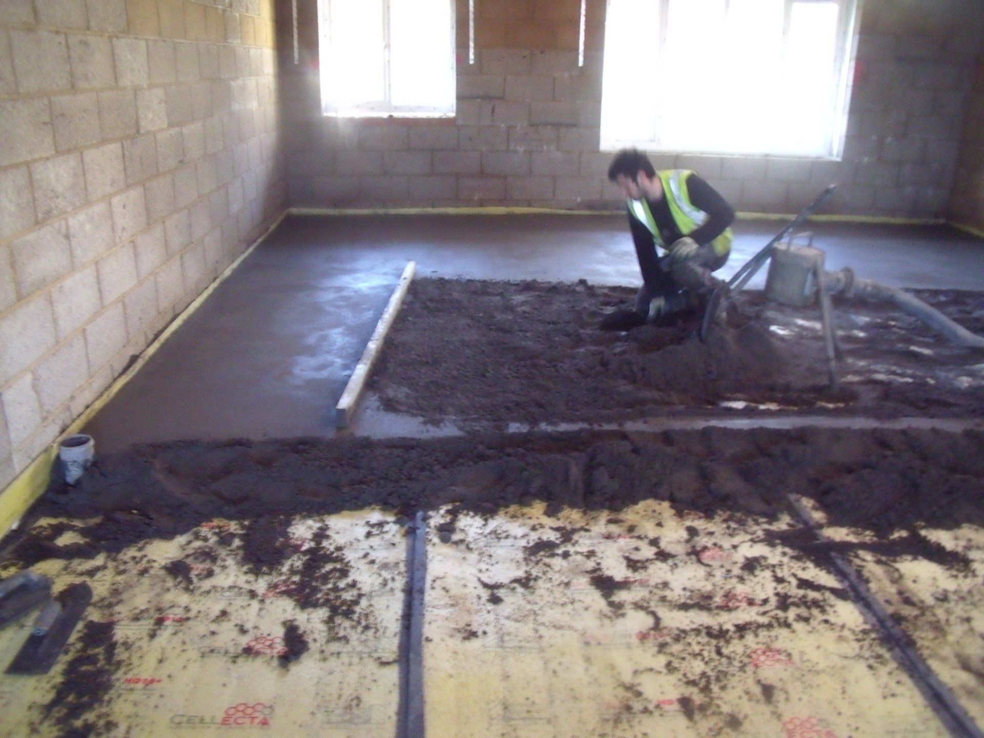 Fast drying screed