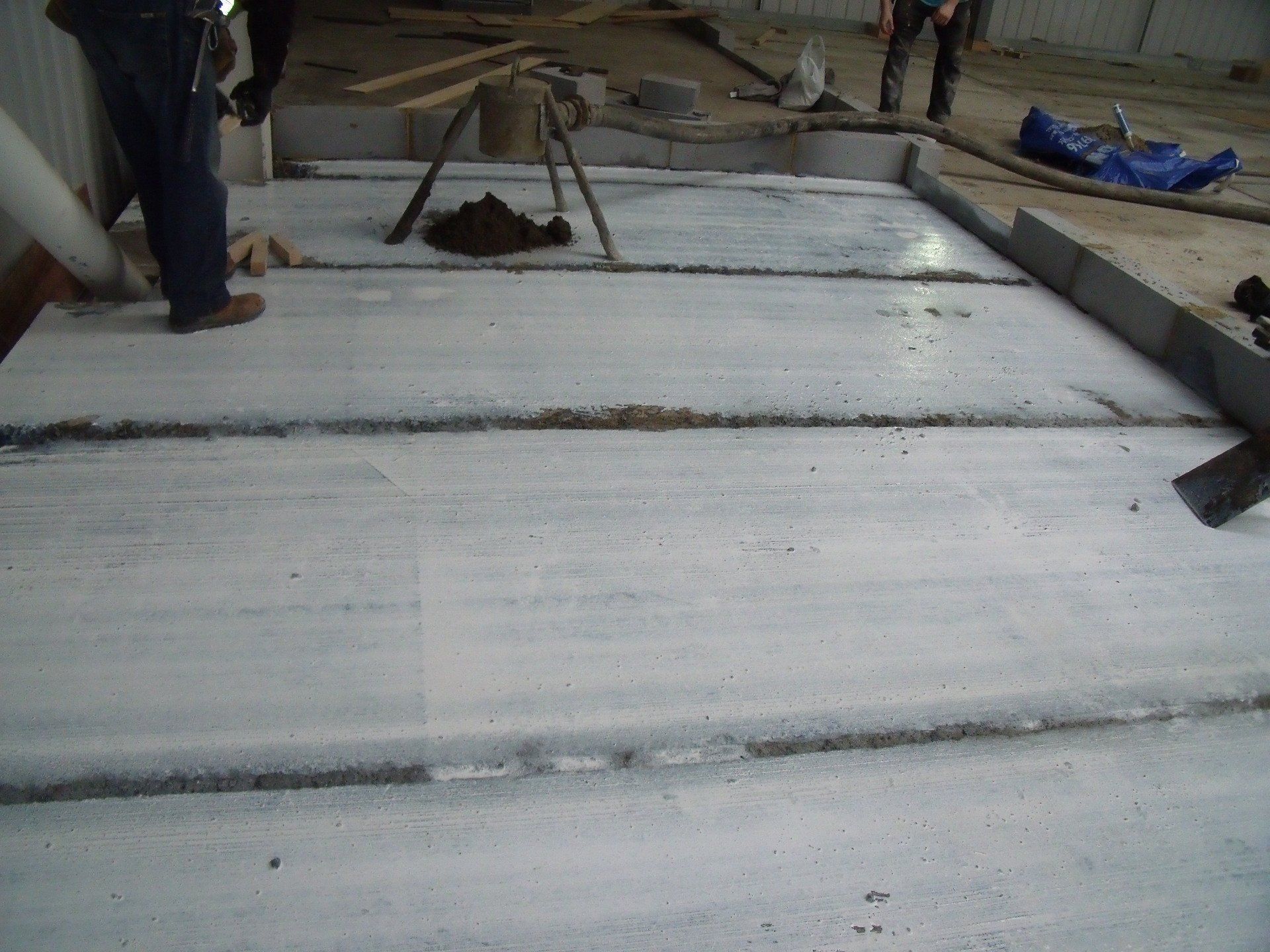Fast drying screed