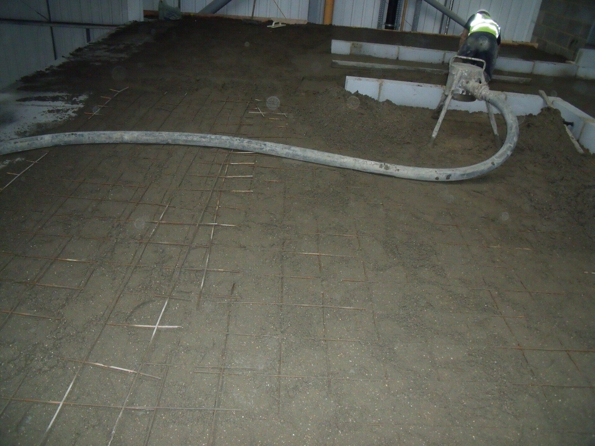 Fast drying screed